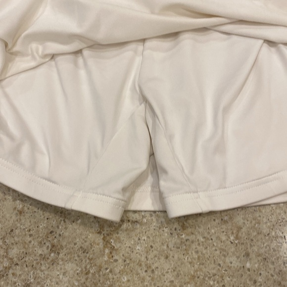 Adidas Climalite White Tennis /Golf with Built in Shorts Size 10 - Picture 6 of 9